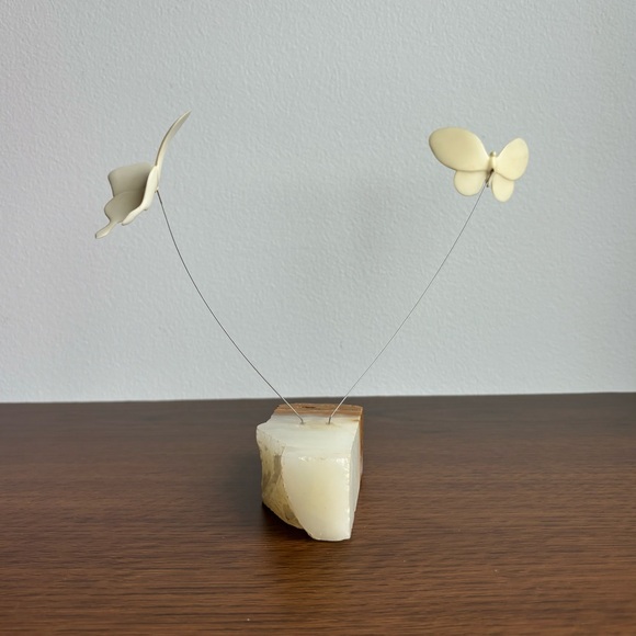 Vintage 1974 Marvin Wernick Mid Century Kinetic Art Butterflies On Quartz Base - Picture 5 of 14